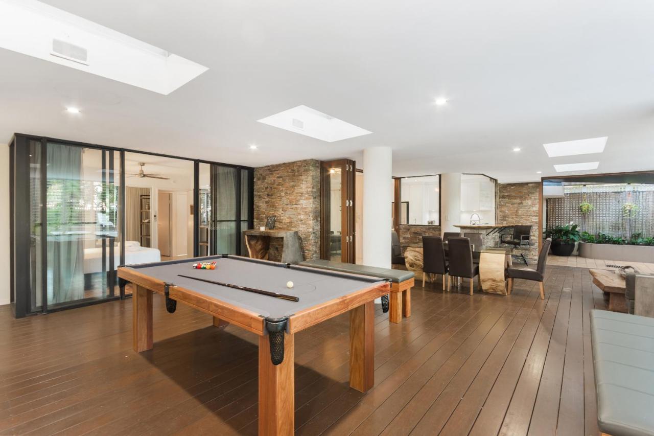 Luxury Pool Side Apartment In Beachfront Resort Cairns Exterior photo