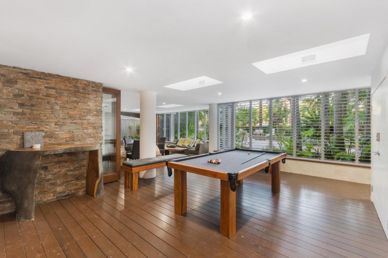 Luxury Pool Side Apartment In Beachfront Resort Cairns Exterior photo