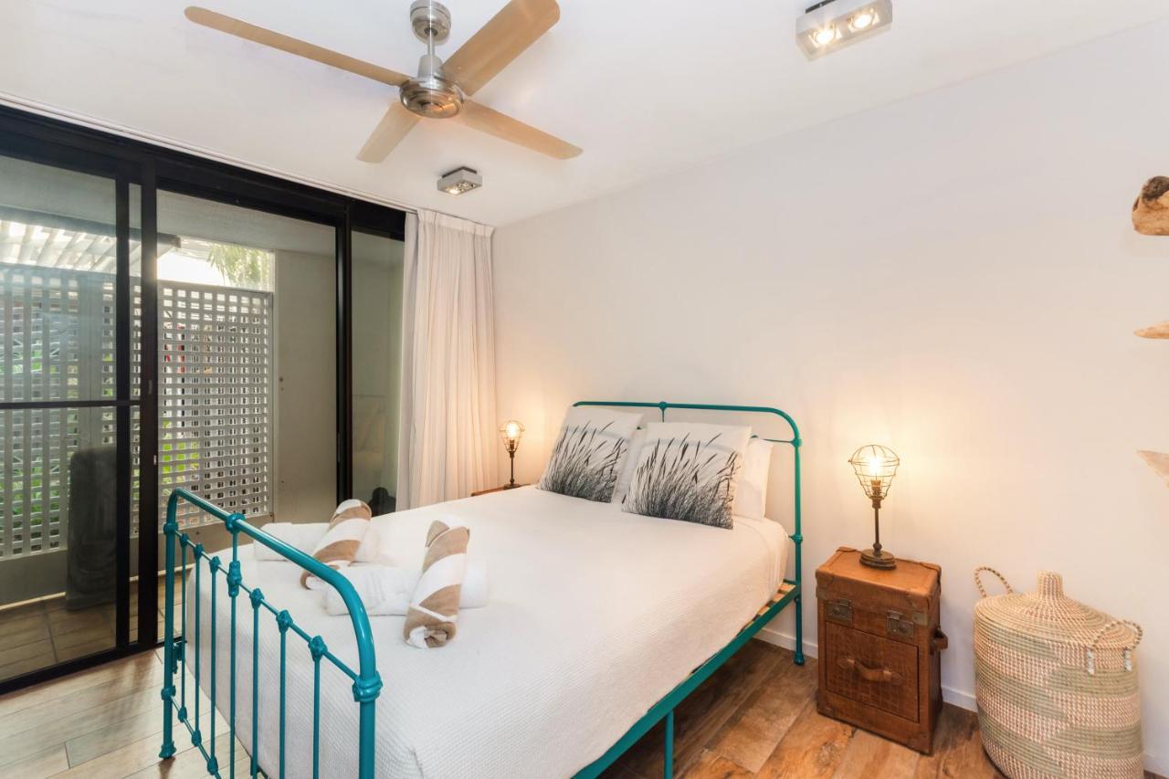 Luxury Pool Side Apartment In Beachfront Resort Cairns Exterior photo